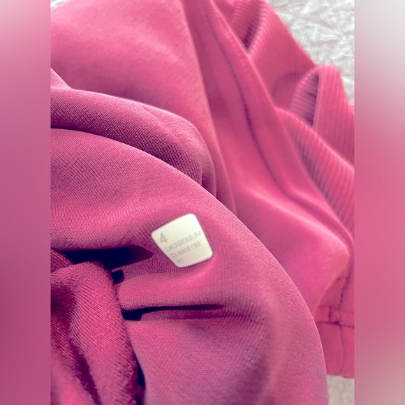 Lululemon *sold out* brushed soft stream half zip in raspberry color, size 6. - Picture 5 of 6